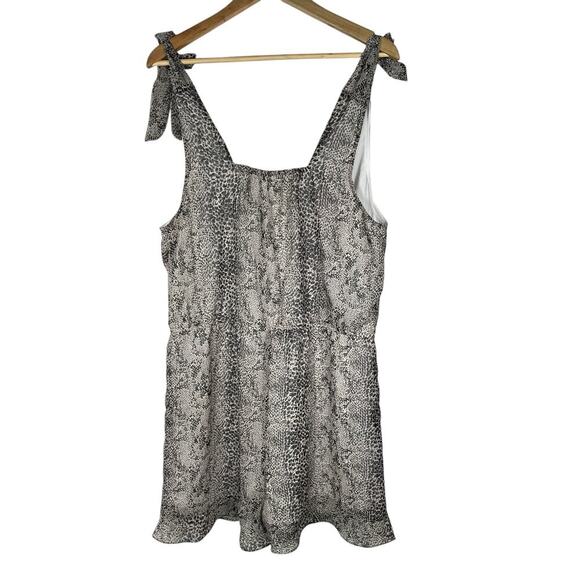 VENUS Animal Print Romper Size 16 V-Neck button Closure Tie Straps Elastic Waist - Picture 2 of 10
